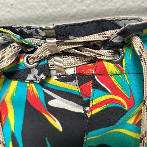 Men's Printed Stretch Planing Board Shorts 20", men’s size 29 waist, bird print - Picture 4 of 10